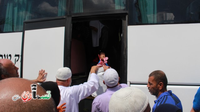 كفرقاسم -فيديو : حجا مبرور وسعيا مشكورا .. حجاج حافلة الحاج احمد الصوص تصل البلدة بسلام ودموع الفرح تغمر الجميع 